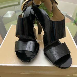 Michael Kors 7.5 patent black sandal .